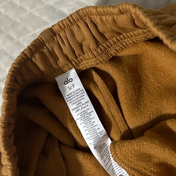 Alo sweatpants - Picture 7 of 8